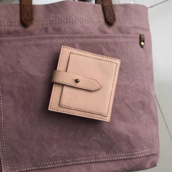 Madewell Handbags - NWOT Madewell The Post Billfold Wallet
